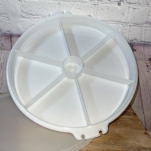 12 inch round divided bowl Vintage Tupperware In excellent condition. …